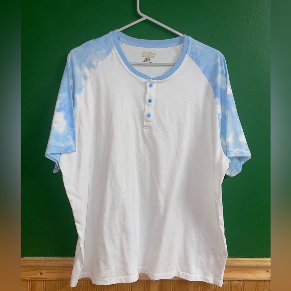 Como Man XL Light-Blue Sleeve/White T-Shirt
